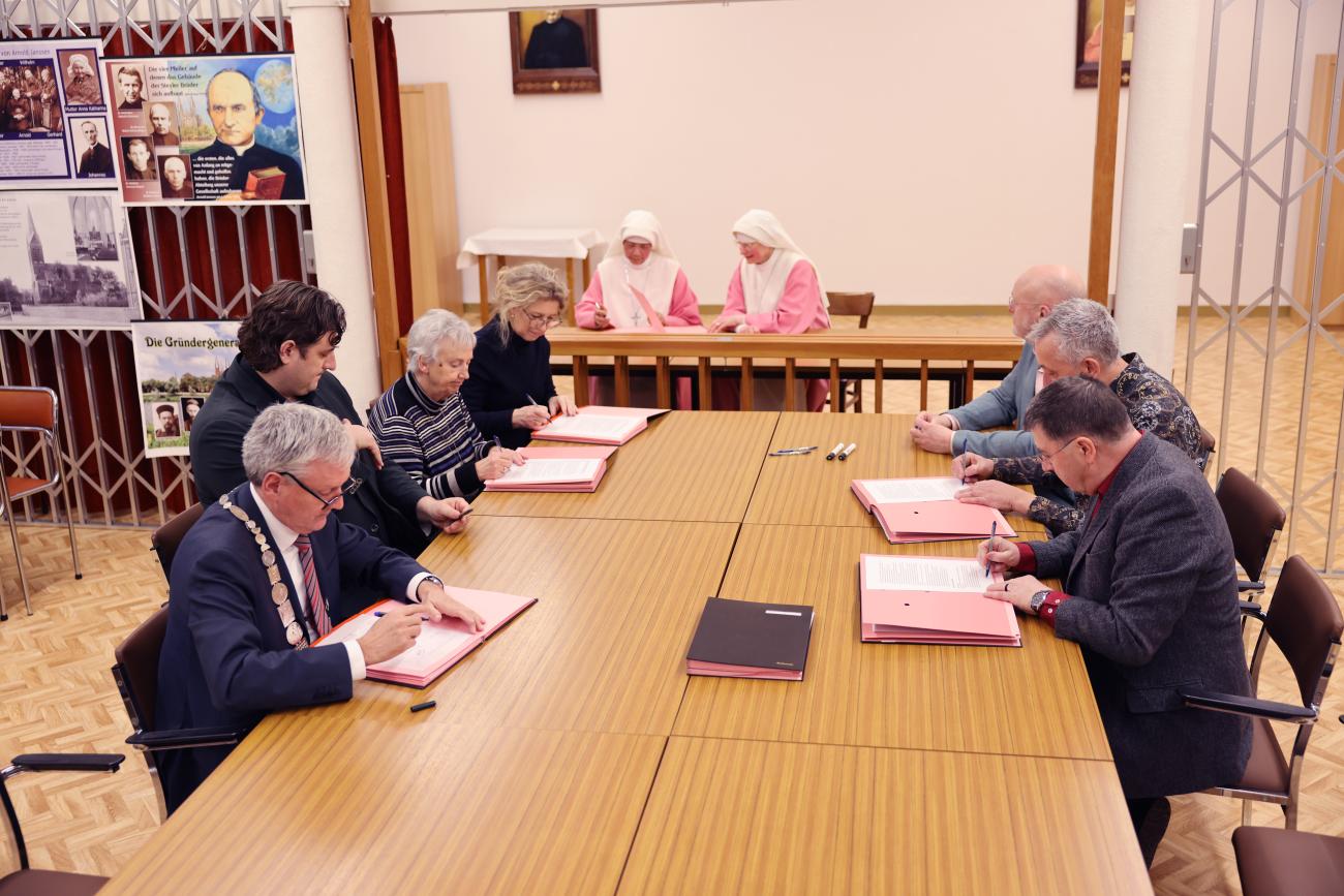 Groep tekent het convenant Steyl