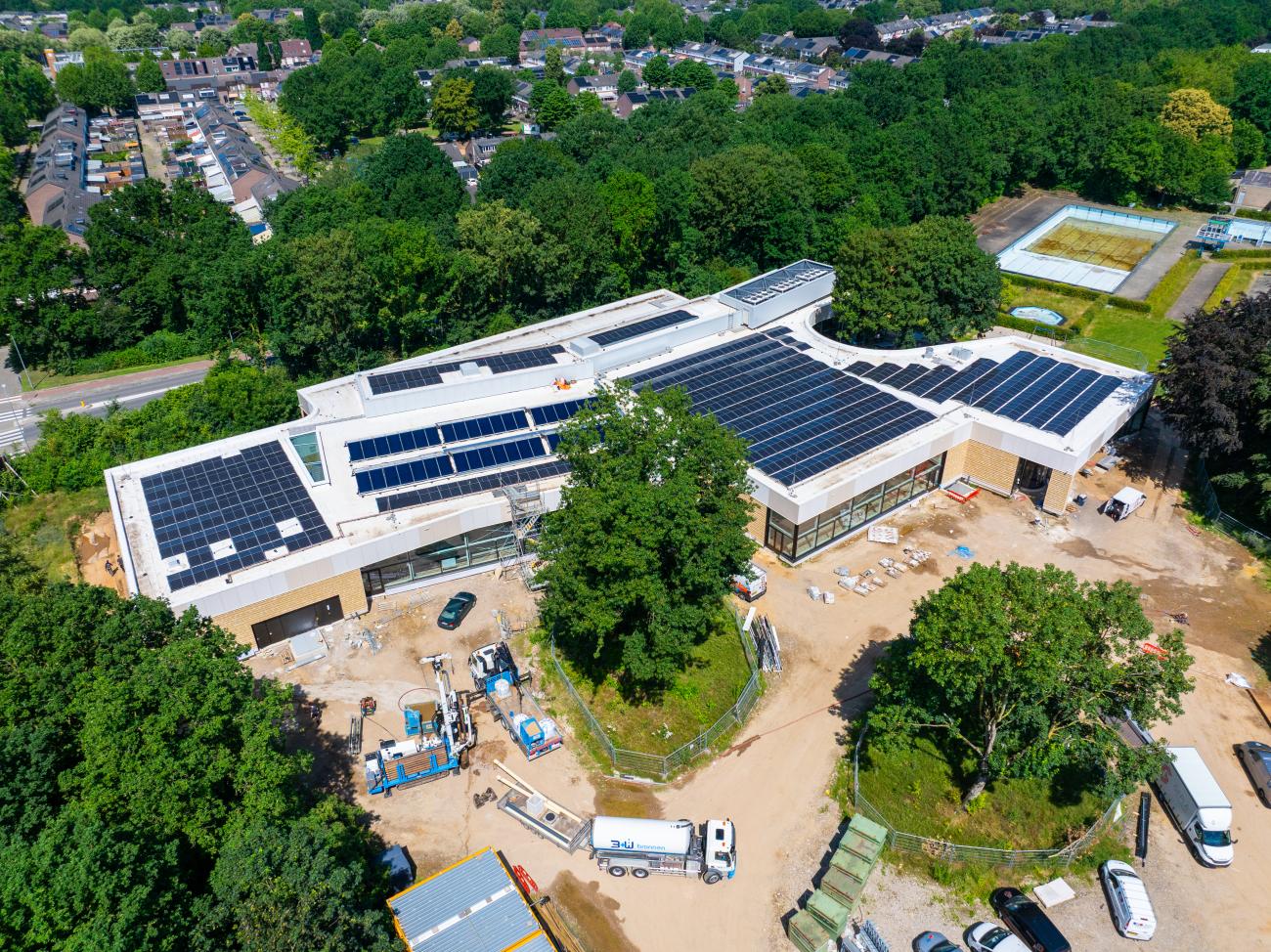 Bovenaanzicht bouw nieuw zwembad