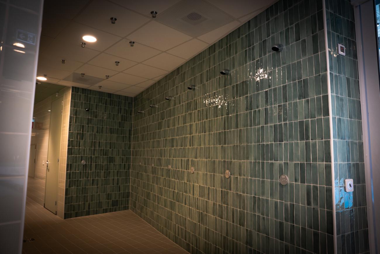 de douche in zwembad de ploens