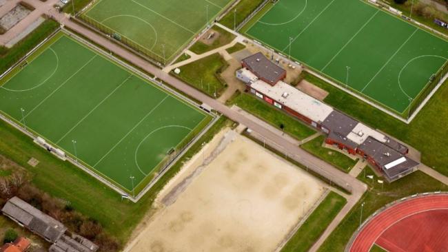 Luchtfoto van sportvelden