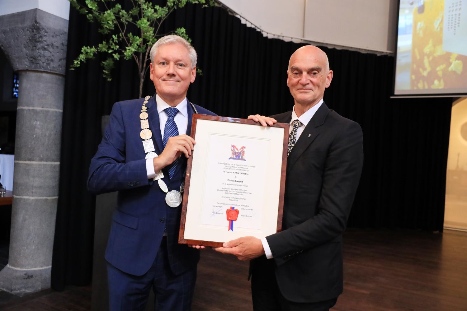 zilveren erespeld uitreiking