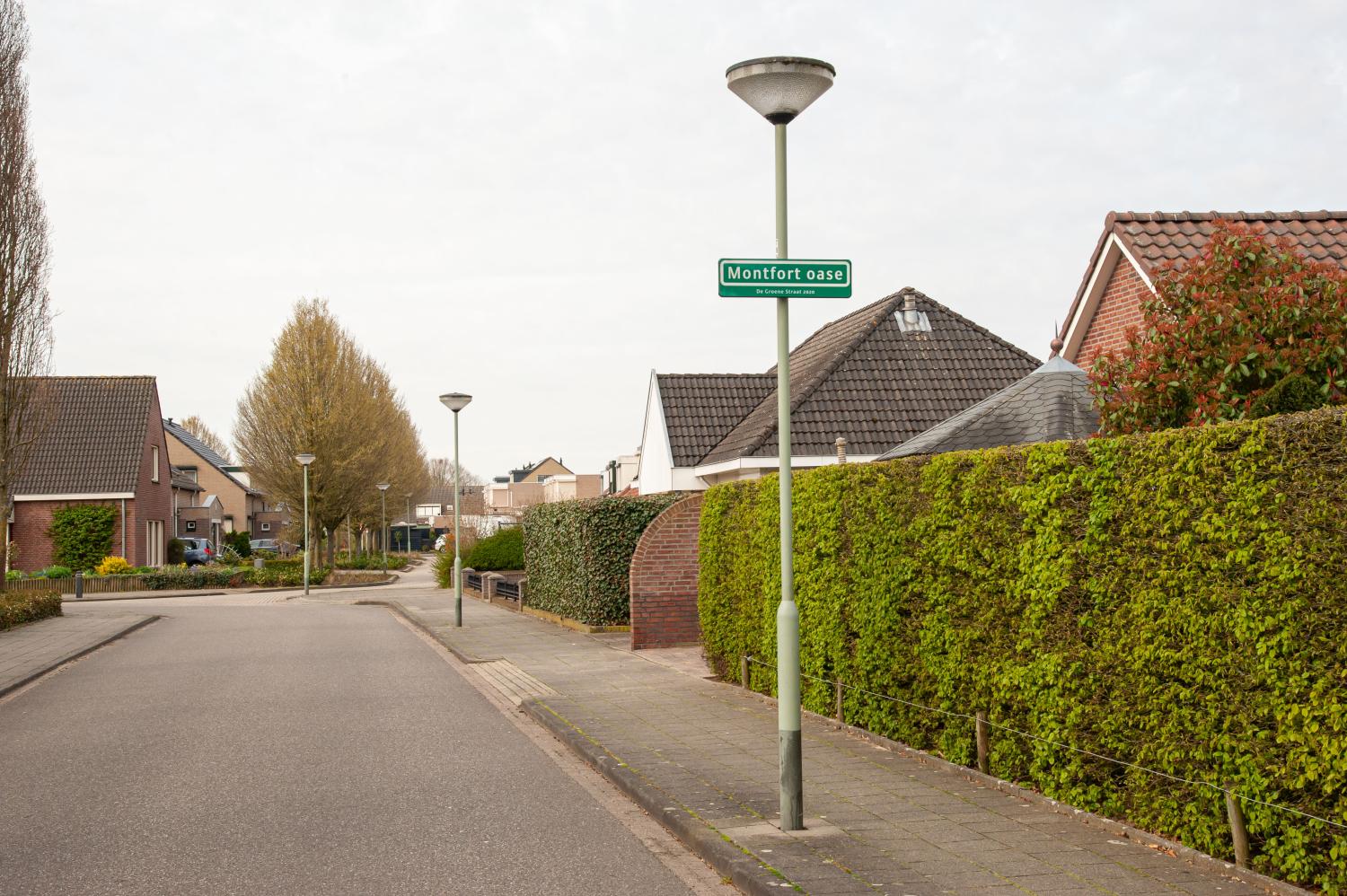 Een straat in Belfeld met een bordje de Groene Straat 2020