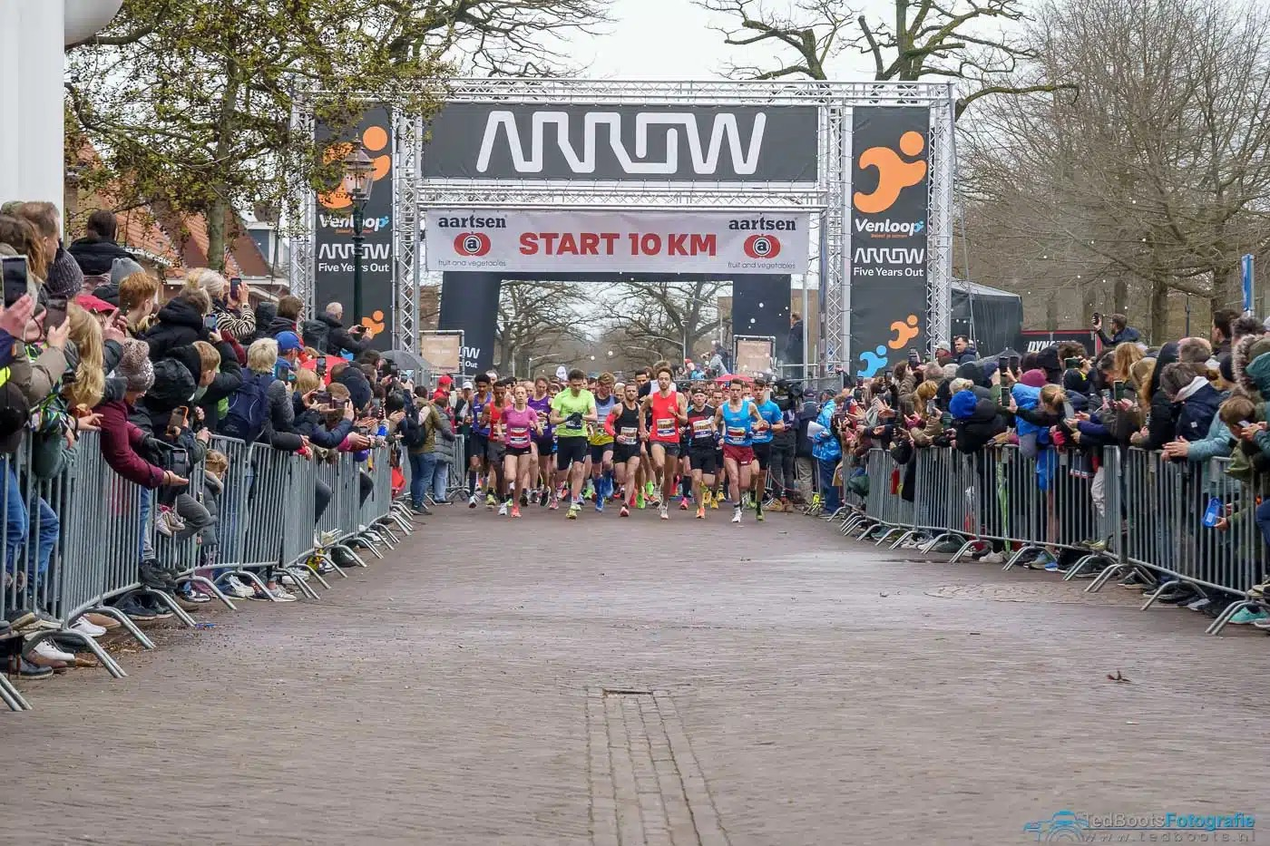 Hardlopers tijdens de start van de Venloop 