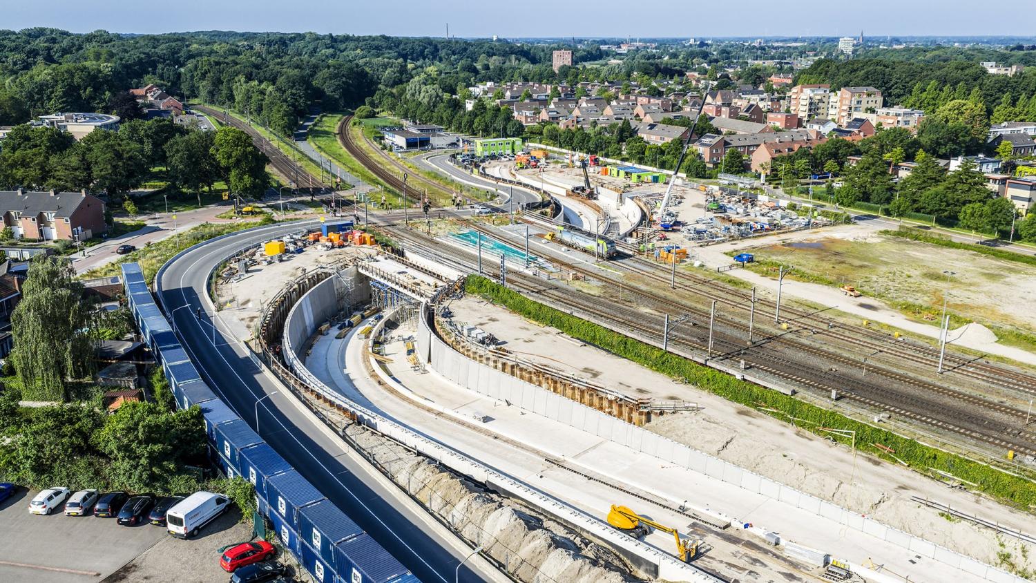 Een luchtfoto van de onderdoorgang bij de Vierpaardjes in Venlo.
