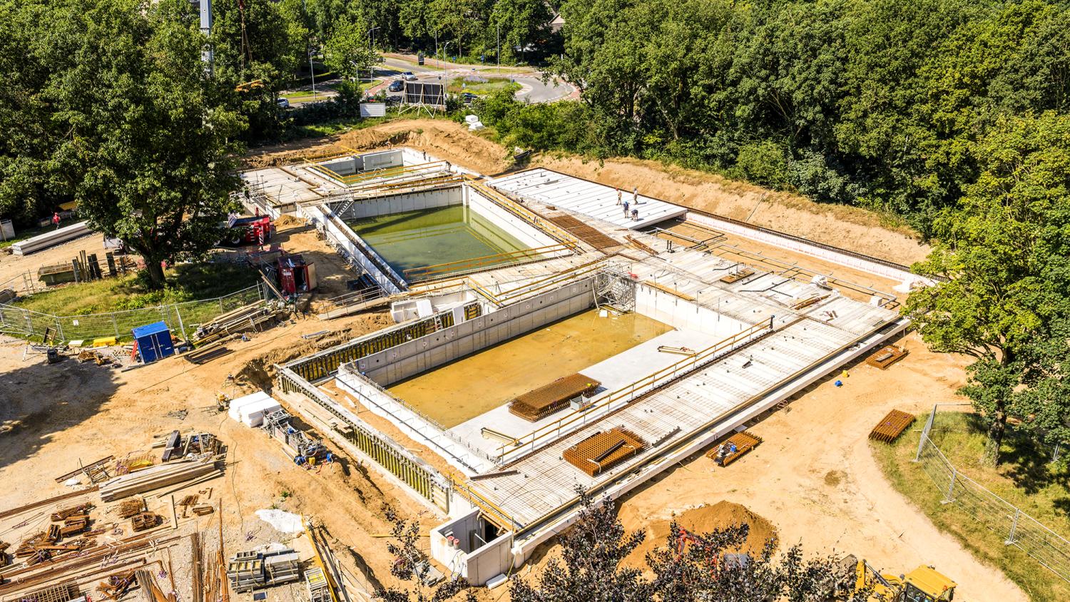 Voortgang bouw nieuw zwembad tijdens de maand juni