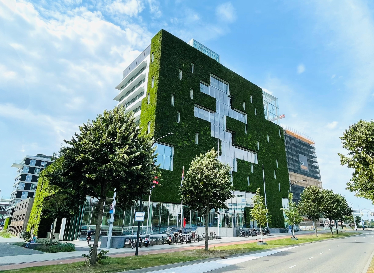 De groene gevel van het Stadskantoor 