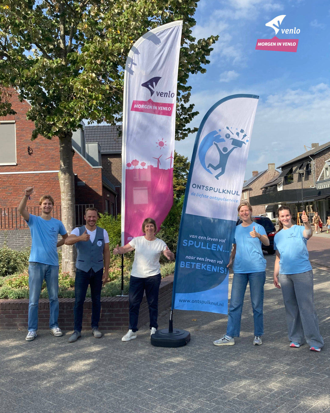 Enthousiaste mensen tijdens de ontspuldag in Belfeld