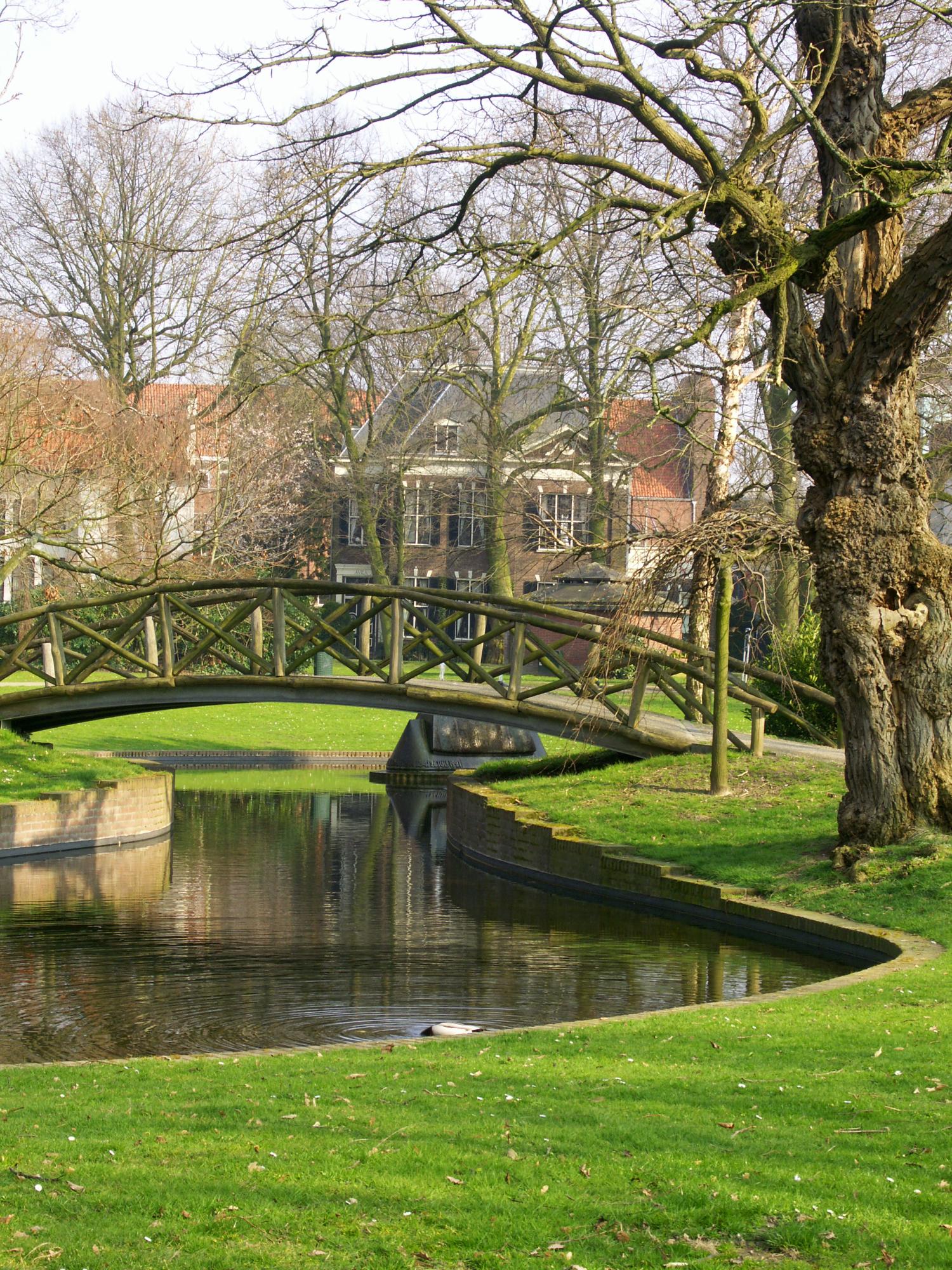 Brug in het Wilhelminapark in Venlo 