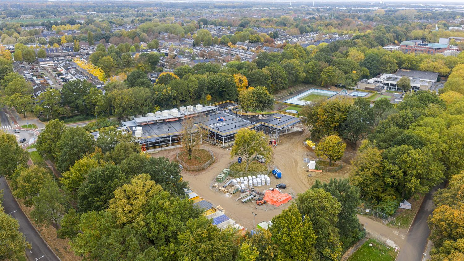 Droneshot van bouw zwembad
