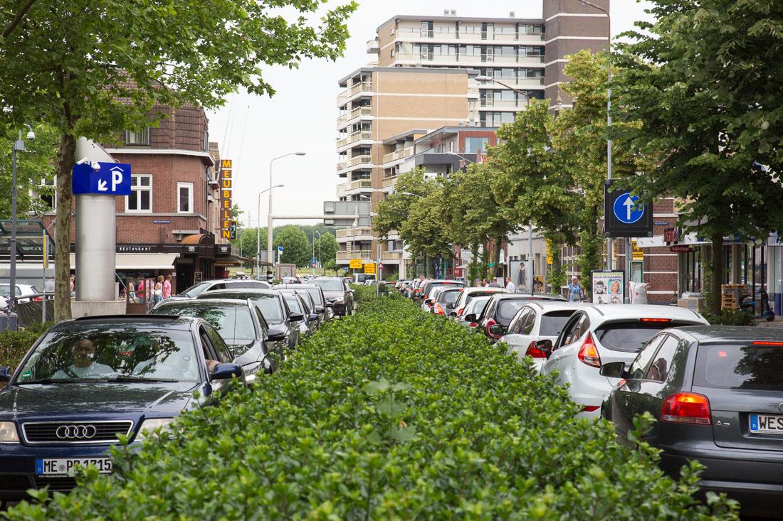 duitse auto's op de weg in Venlo