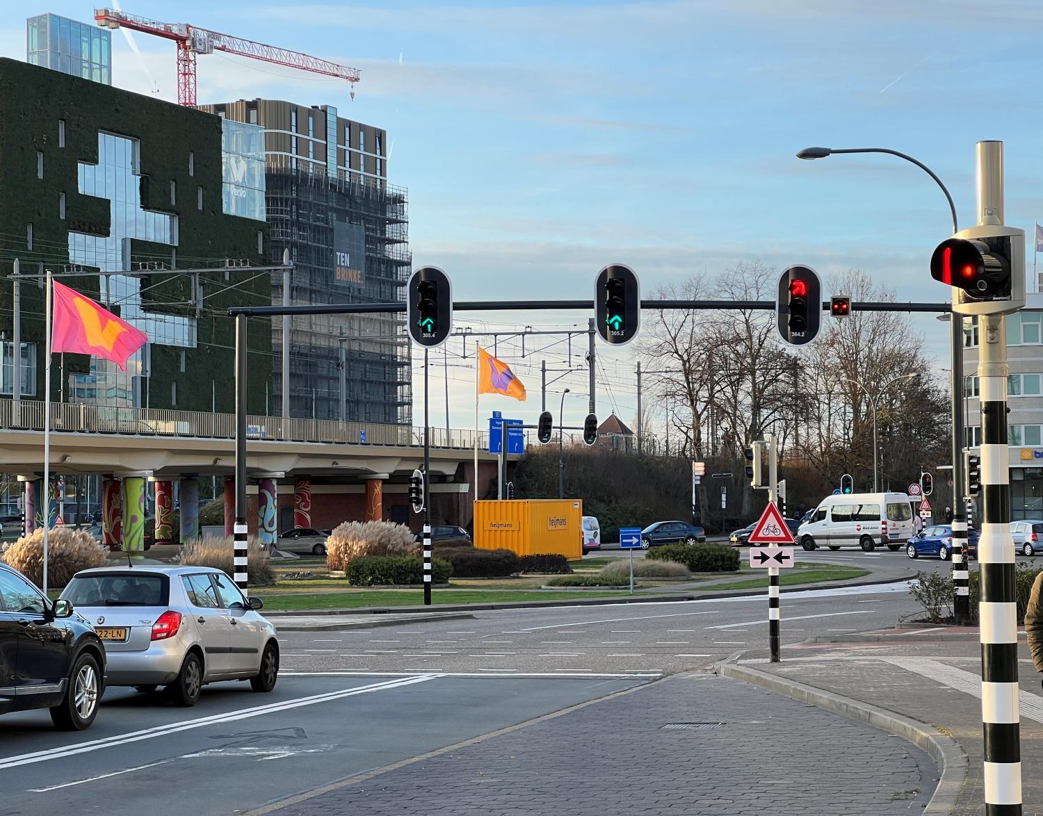 Verkeerslichten bij de rotonde Roermondse poort