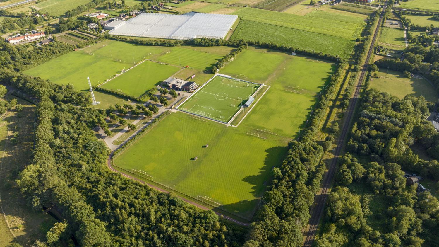 luchtafbeelding van sportkern bakenbos