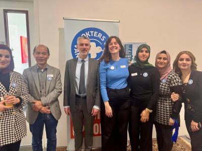 Wethouder Jacques Smeets samen met betrokkenen bij de opening van het Zorgcafé