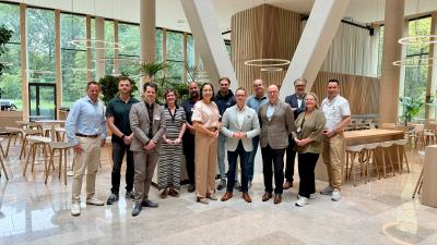 groepsfoto bezoek gedeputeerde Demollin